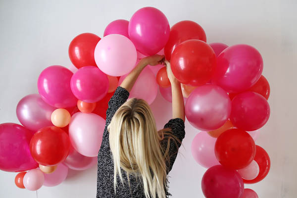Read here how to make your own balloon arch, the professional way.