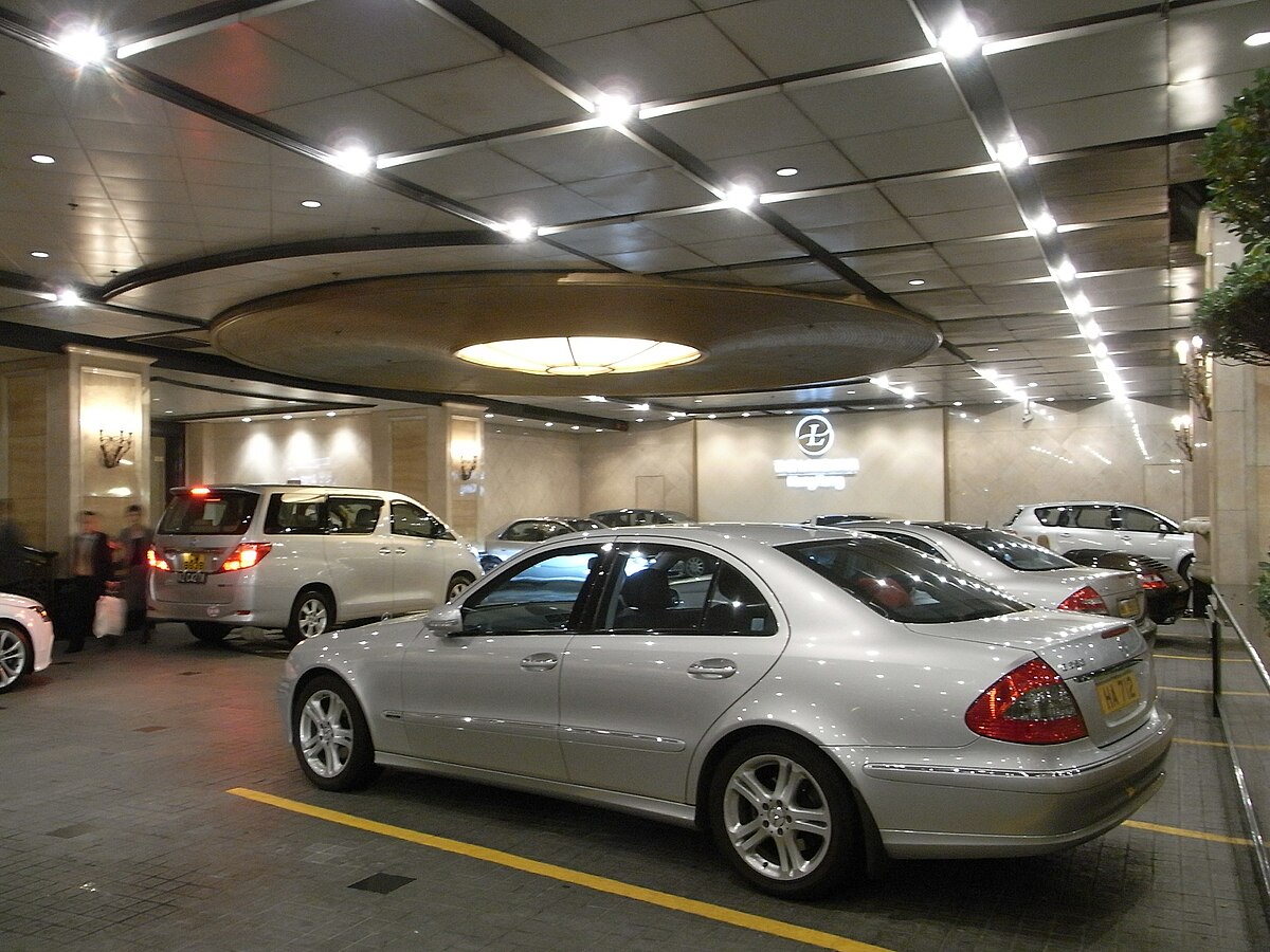 12 Hotels in Rotterdam with private parking