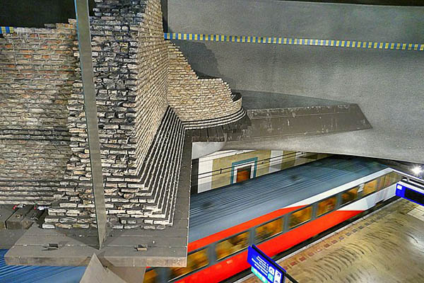 Stadsmuur Station Blaak Rotterdam