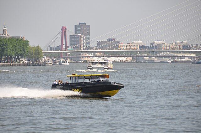 This is how the Watertaxi Rotterdam works. All prices and stops at a glance.