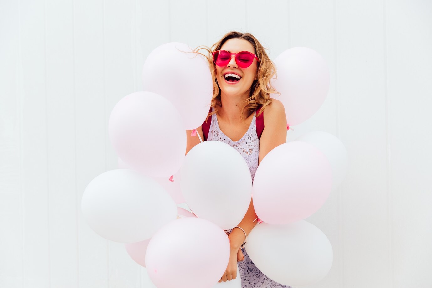 10 Reasons to order White Balloons for your party