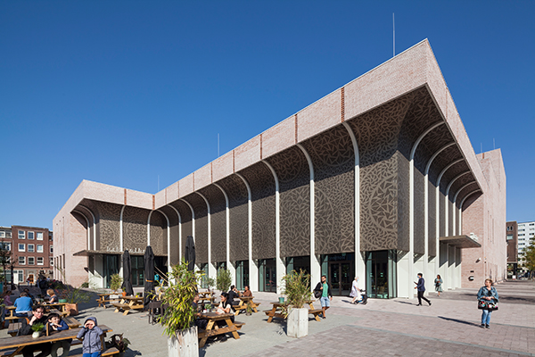 ZAAL HUREN THEATER ZUIDPLEIN