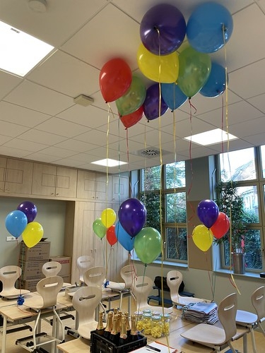 Tafeldecoratie 3ballonnen en Heliumballonnen Start Schooljaar Tarcisiusschool Rotterdam