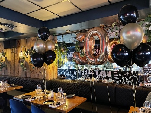 Tafeldecoratie 6ballonnen en Folieballon Cijfer 30 Verjaardag The Oyster Club Rotterdam