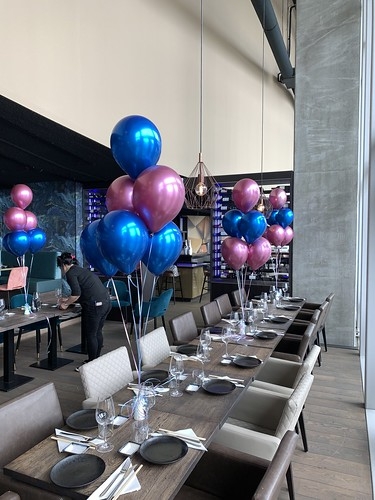 Tafeldecoratie 6ballonnen Gender Reveal Party Babyshower Aqua Asia Club Rotterdam